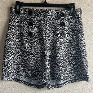Retrology, S/P, black and white shorts